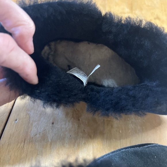 UGG Size 7 Melrose Ankle Booties Black Suede Sn 1103807 Shearling Lining - Picture 14 of 14